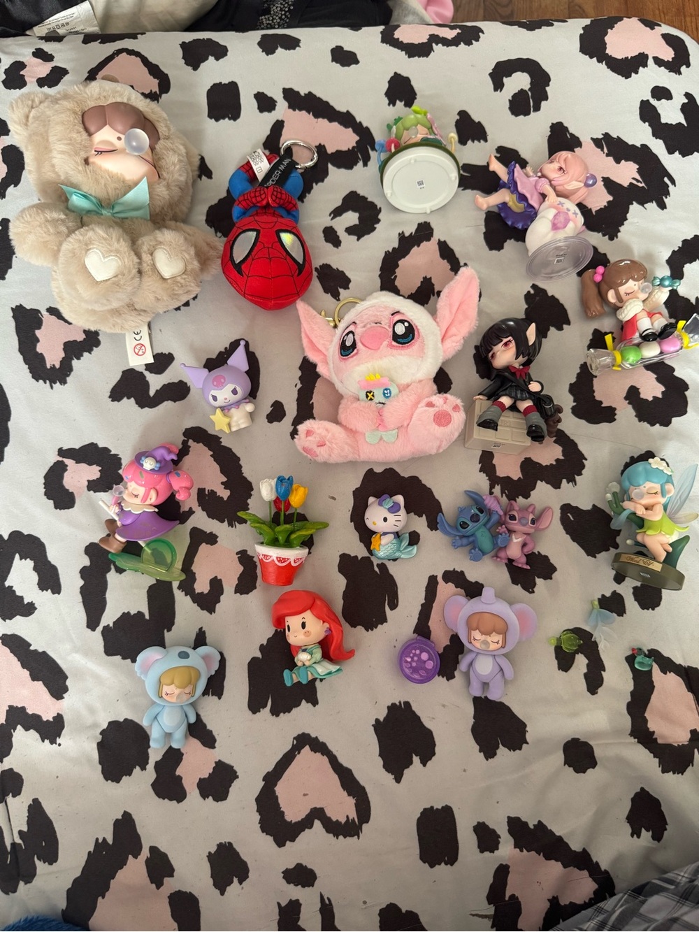 Figure LOT (PLEASE READ DESCRIP.)